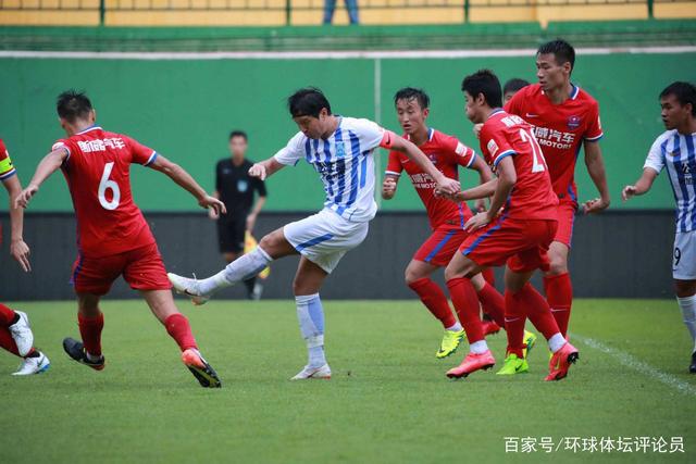 电讯报：切尔西准备报价水晶宫中卫拉克鲁瓦，科莫准备报价查洛巴